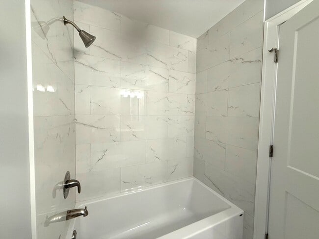 Building Photo - 1221 Sandhurst Ct