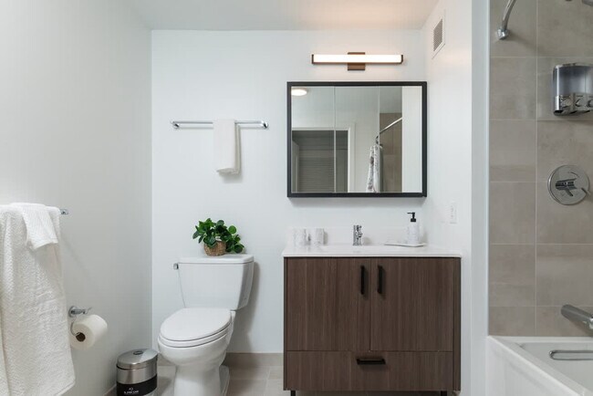Building Photo - 525 Main St