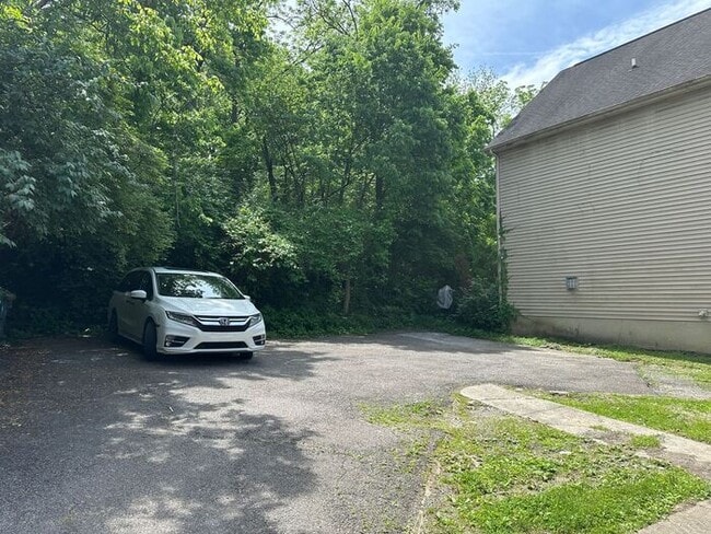 Building Photo - Perfect location - beautifully updated 2 bed!