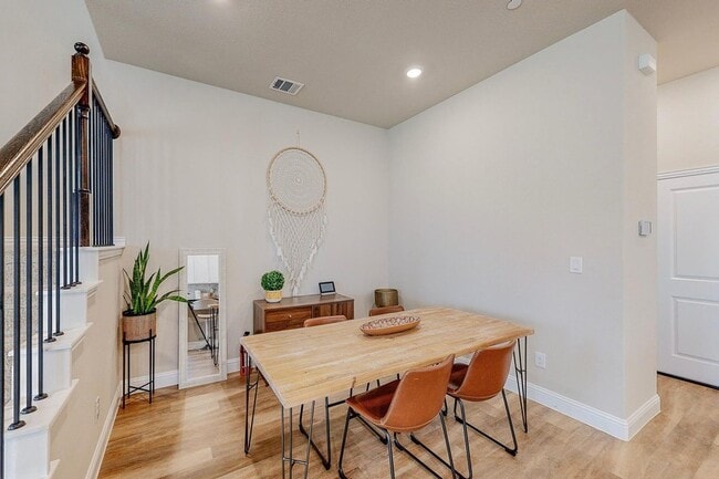 Building Photo - 7524 Redondo Dr