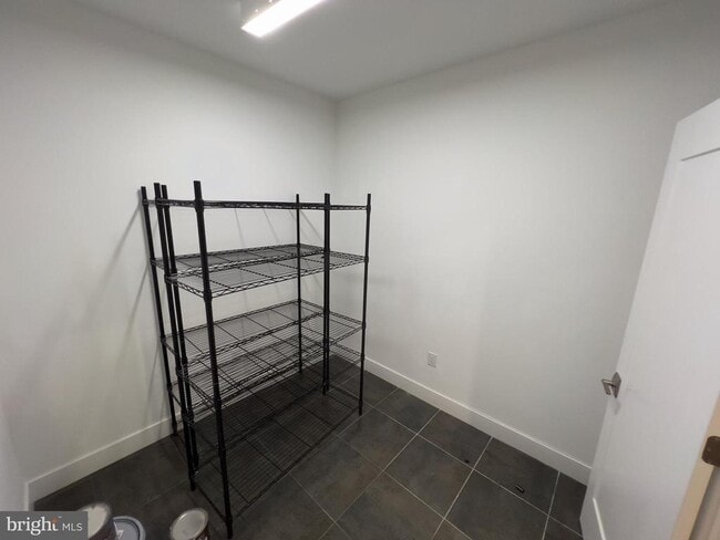 Building Photo - 423 Wallace St