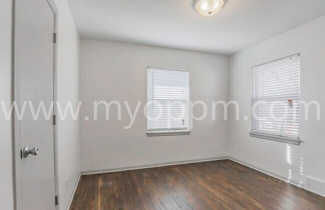 Building Photo - 4360 Davenport St