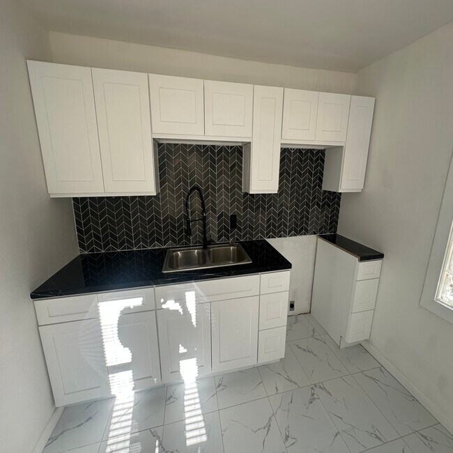 Building Photo - 5246 Maryland St