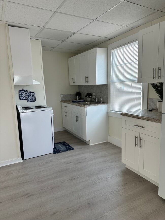 Example of Cottage Kitchen - Ocean Tide