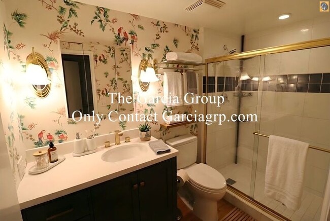 Building Photo - 2393 SW Park Pl