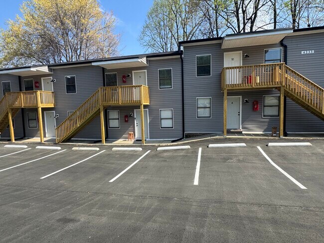 Building Photo - Newly Remodeled 1 Bedroom Apartment