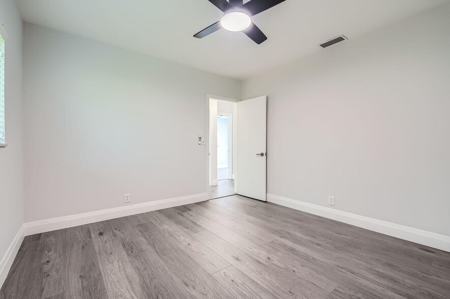 Building Photo - 104 Saint Cloud Ln