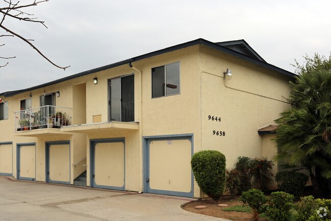 Building Photo - Lakeridge Apartments