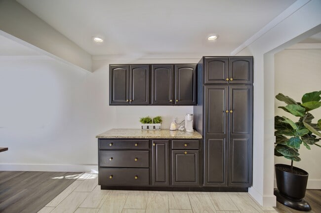 Building Photo - 1024 Juniper Ave