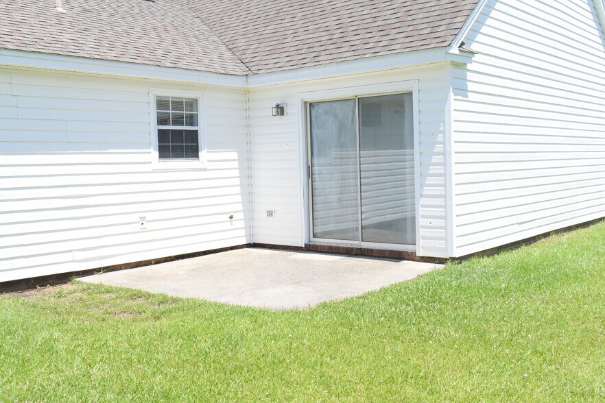 Building Photo - 2934 New Town Dr