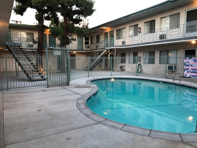 Swimming Pool - 3930 Rosemead Blvd