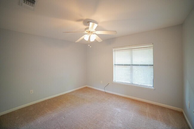 Building Photo - 741 White Dr