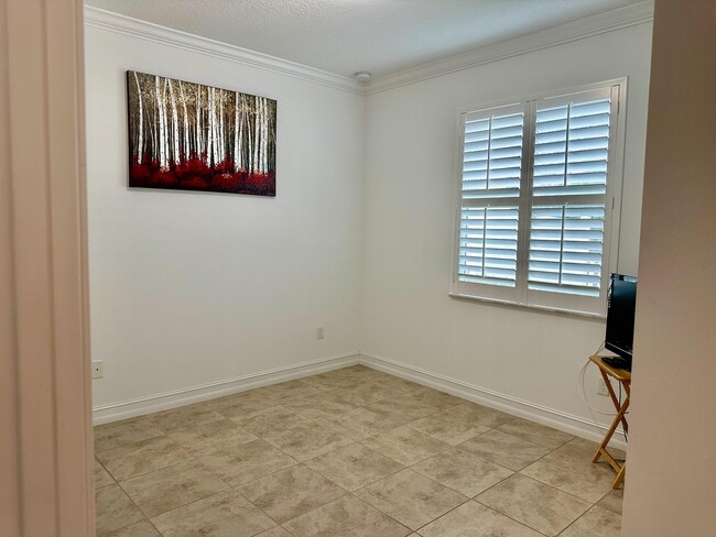 Building Photo - 6112 NW Cullen Way