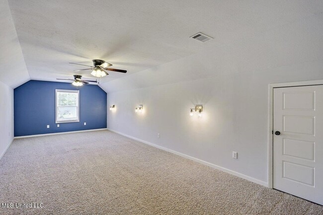 Building Photo - 114 Parkway Cove