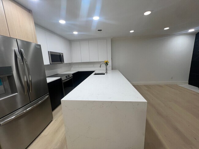 Building Photo - 910 W Hallam St