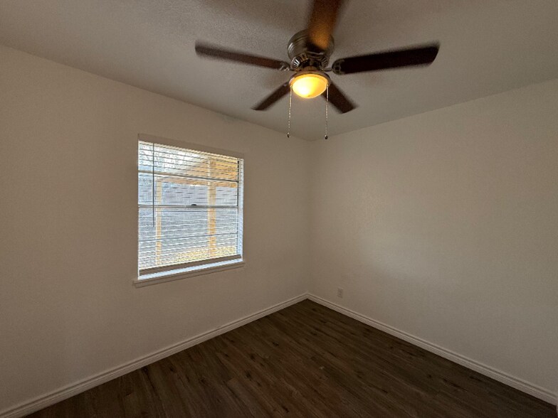 Building Photo - 5522 Crystal Valley St