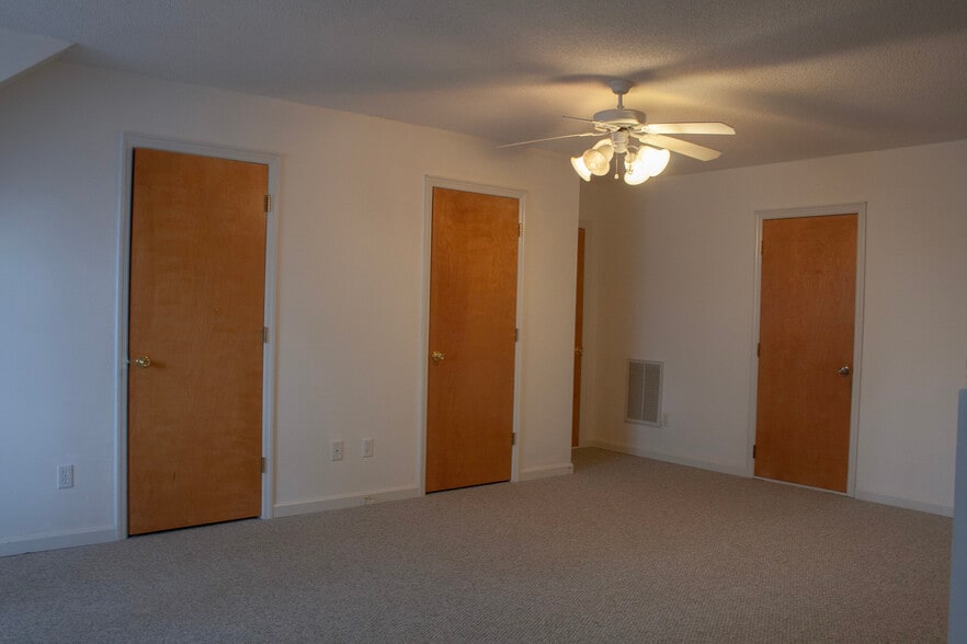 Upstairs Swing Area - 237 Yale Rd