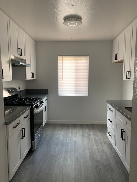 Primary Photo - Monte Vista Manor Apartments