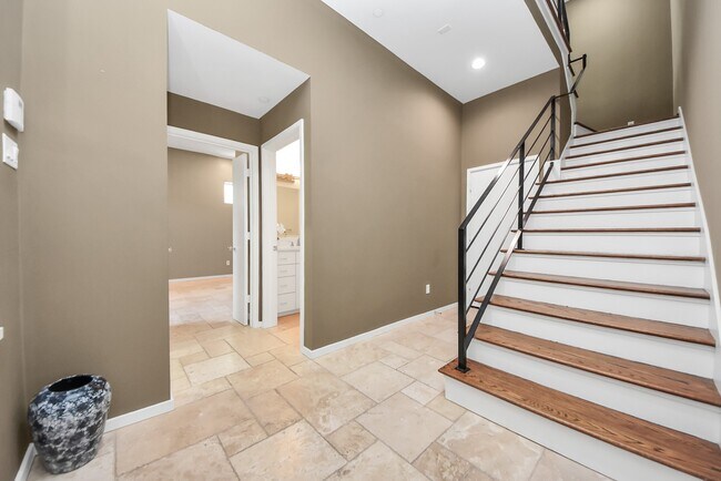 Building Photo - 6519 Durford St