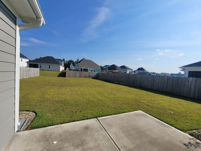 Building Photo - Available Rental located in desirable area...