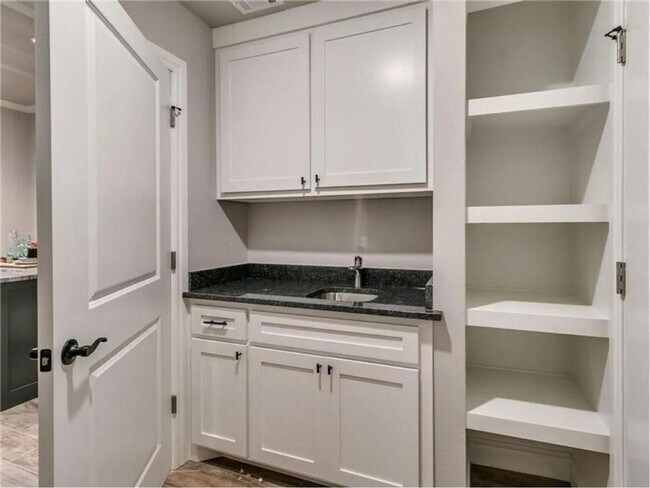 Building Photo - Gorgeous Newer Build! 4 Bed 3 Bath in Deer...