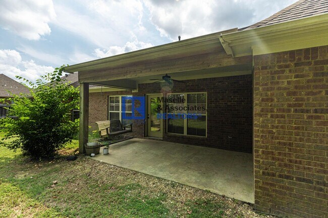 Building Photo - 6 MONTH LEASE OPTION!!! 4 Bed/2 Bath Home ...