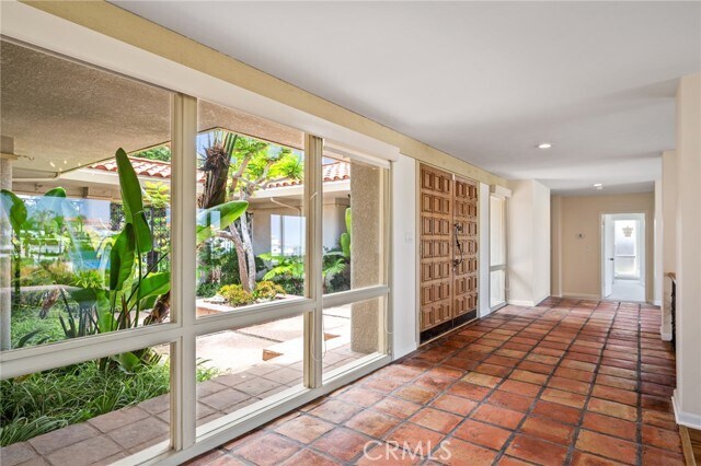 Building Photo - 7117 Avenida Altisima
