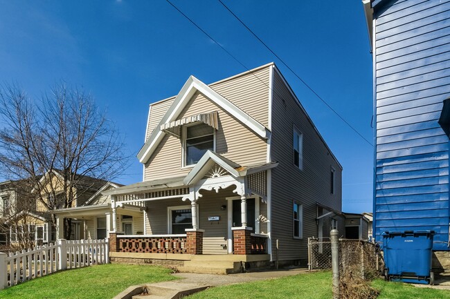 Building Photo - 423 5th Ave