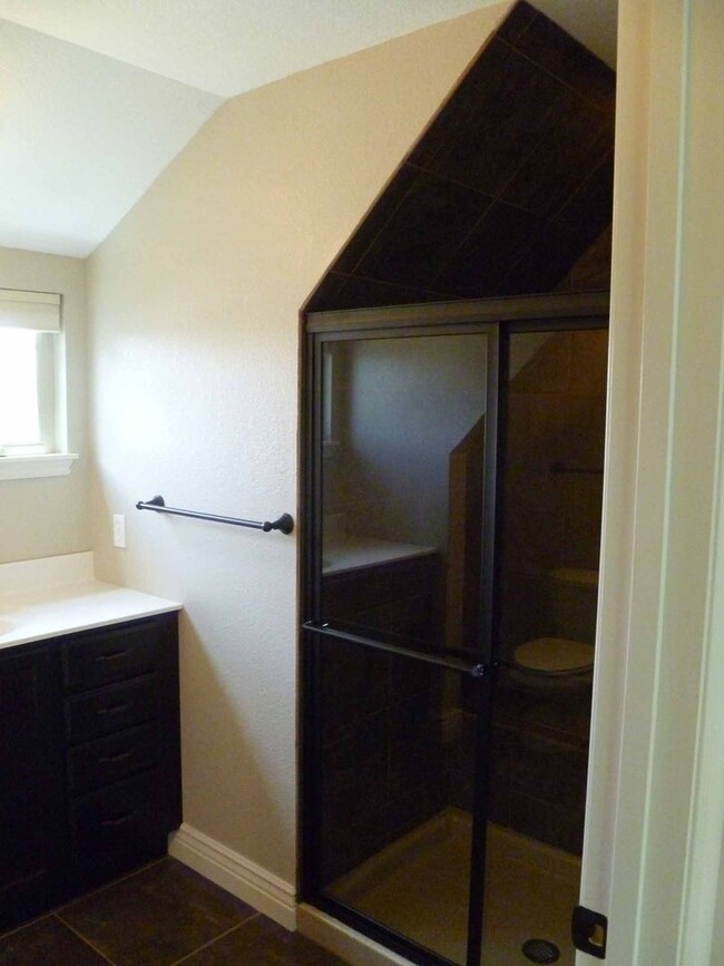 Building Photo - 3 Bedroom 2.5 Bathroom House