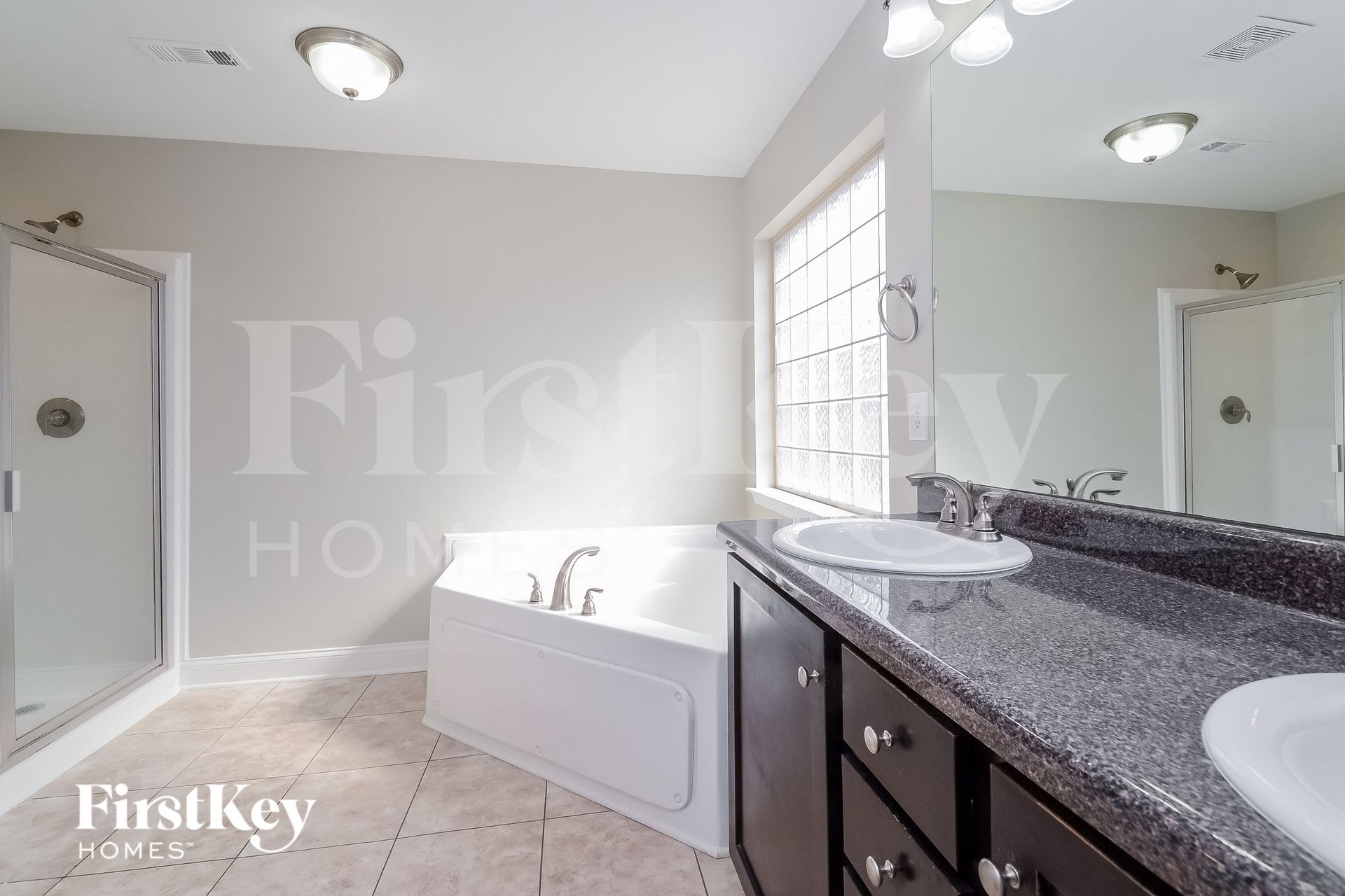 Building Photo - 460 River Crest Dr N