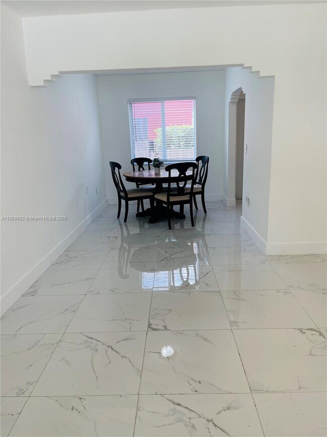 Building Photo - 3175 SW 27th Terrace