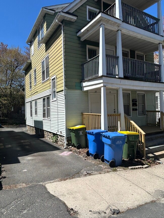 Building Photo - 18 Eastwood Ave