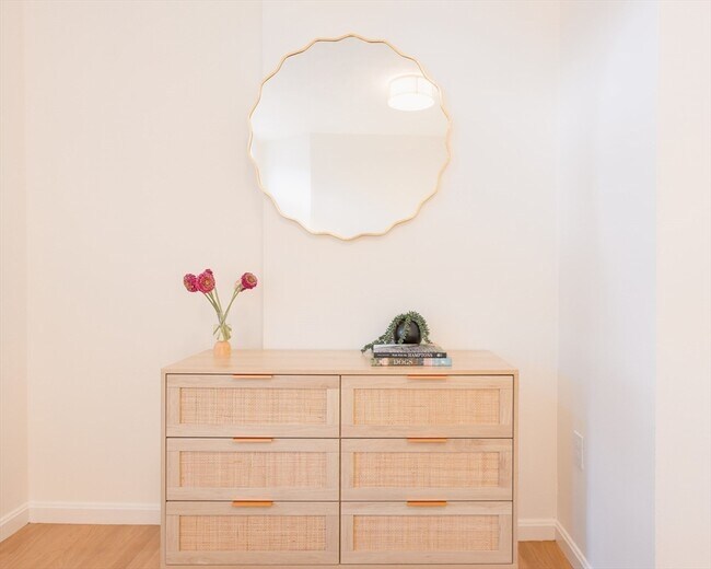 Building Photo - 5 Davis Ave