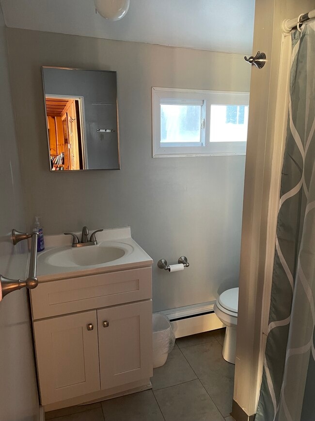 Bath - 96 King Philip Ave