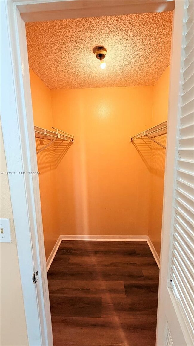 Building Photo - 948 SW 74th Ave