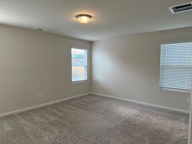 Building Photo - 212 Brook Farm Ln