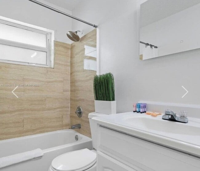 Building Photo - 2421 SW 58th Manor