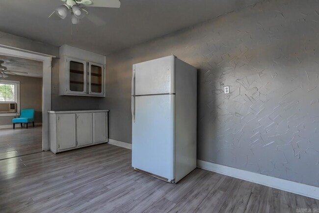 Building Photo - 505 W Texie Ave