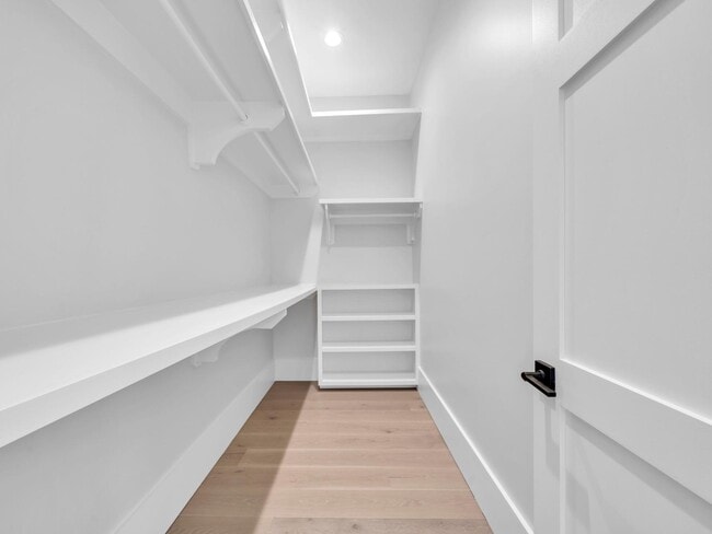 Building Photo - 330 Kelly Plantation Dr