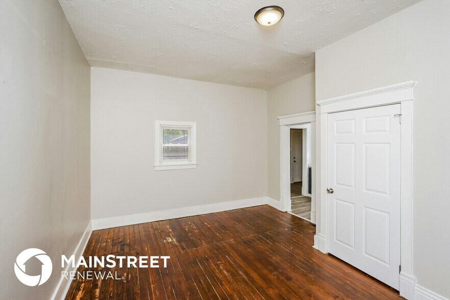 Building Photo - 3630 River Park Dr