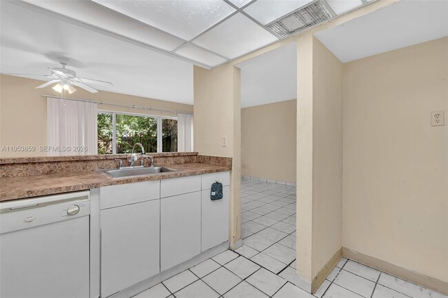 Building Photo - 3750 SW 60th Terrace