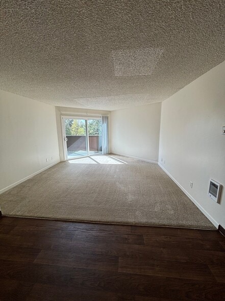 Building Photo - 8585 SW Canyon Ln