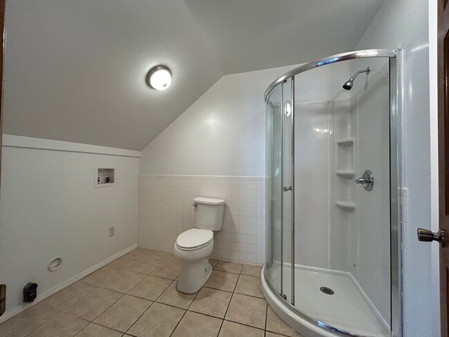 Bathroom p1 - 225 S Main Ave