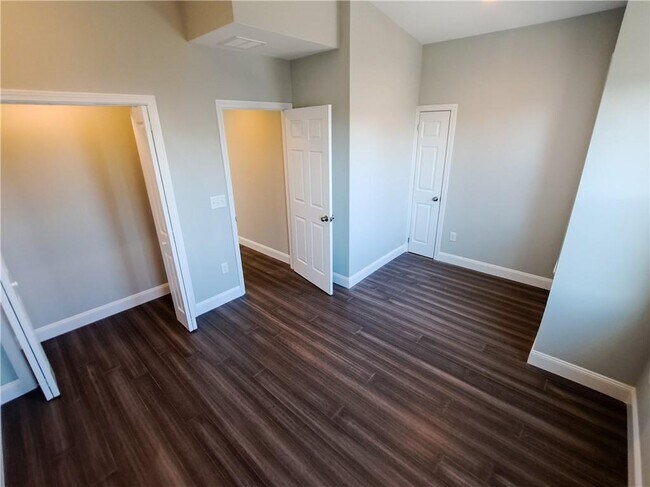 Building Photo - 33 Grand St