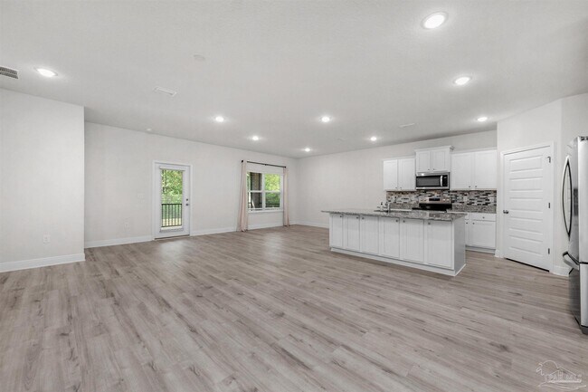 Building Photo - 7814 Burnside Lp