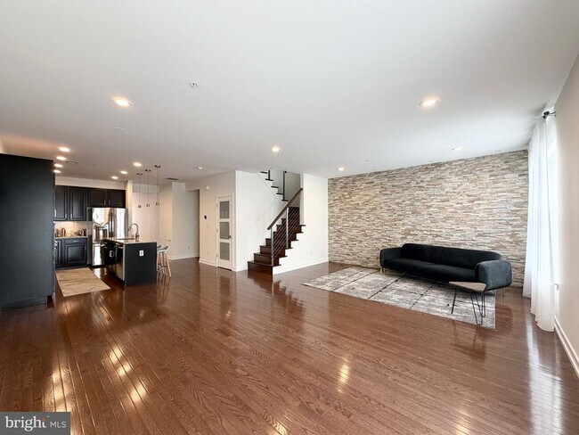 Building Photo - 308 Roarks Trail