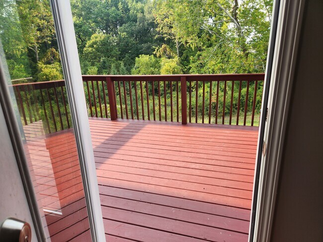 Building Photo - 16613 Rockcrest View Ln