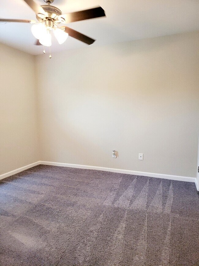 Building Photo - 327 Twin Eagles Dr