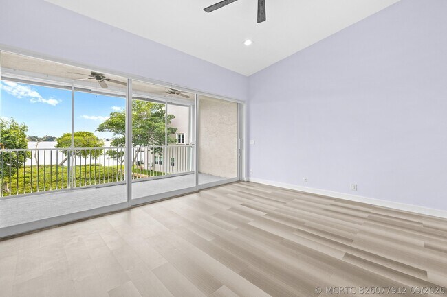 Building Photo - 88 N Lakeshore Dr