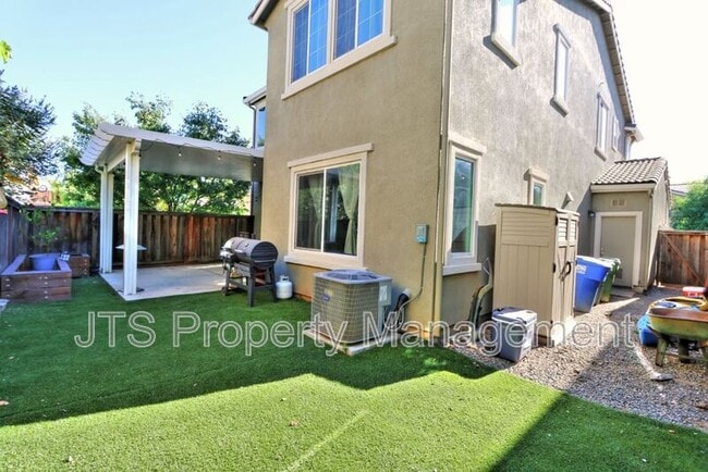 Building Photo - 1427 Bicker Cir